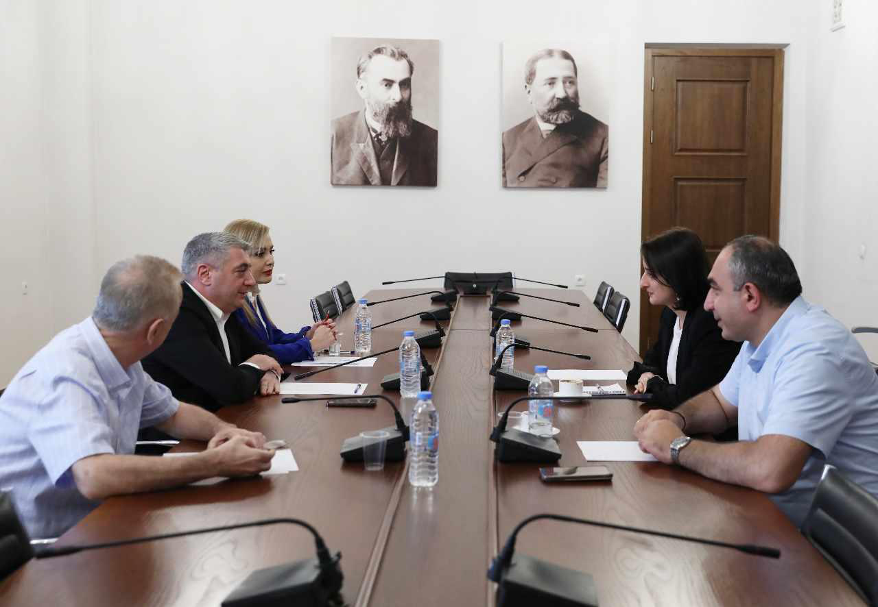 კახა კახიშვილი ადგილობრივ თვითმმართველობათა ეროვნული ასოციაციის აღმასრულებელ დირექტორს შეხვდა