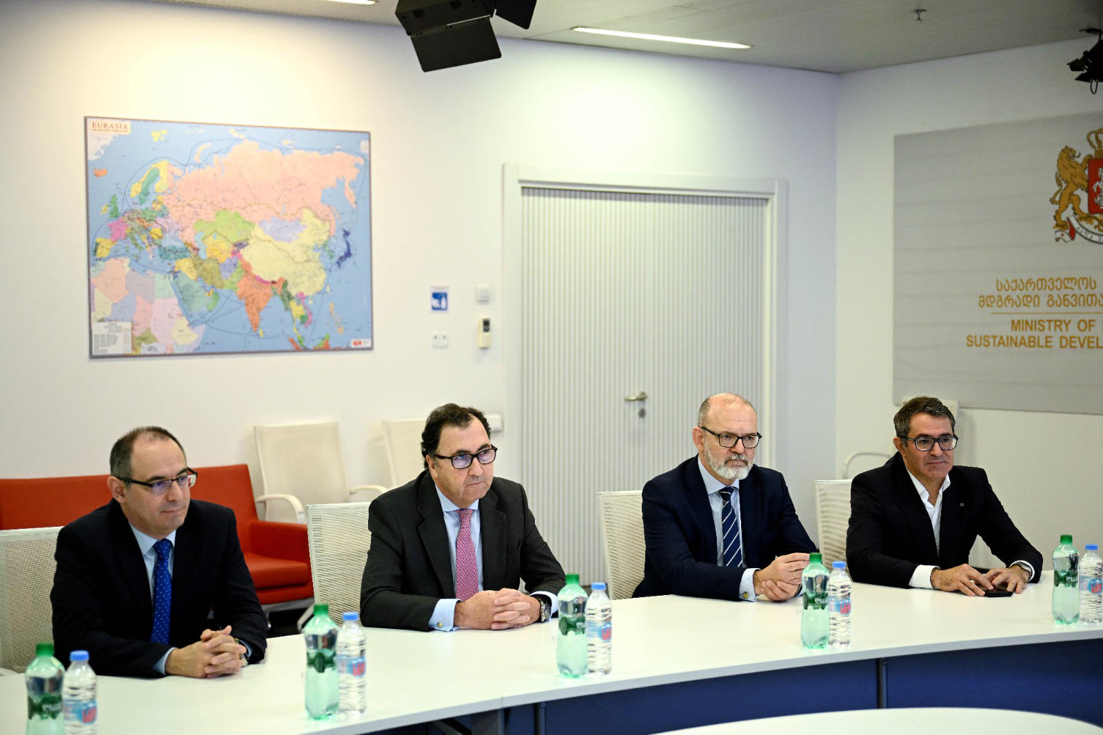 წყალმომარაგების სფეროში ყველაზე მსხვილი ევროპელი  ინვესტორი, FCC Aqualia-ს წარმომადგენლები  პირველ  ვიცე-პრემიერს, ეკონომიკისა და მდგრადი განვითარების მინისტრს, ლევან დავითაშვილს შეხვდნენ