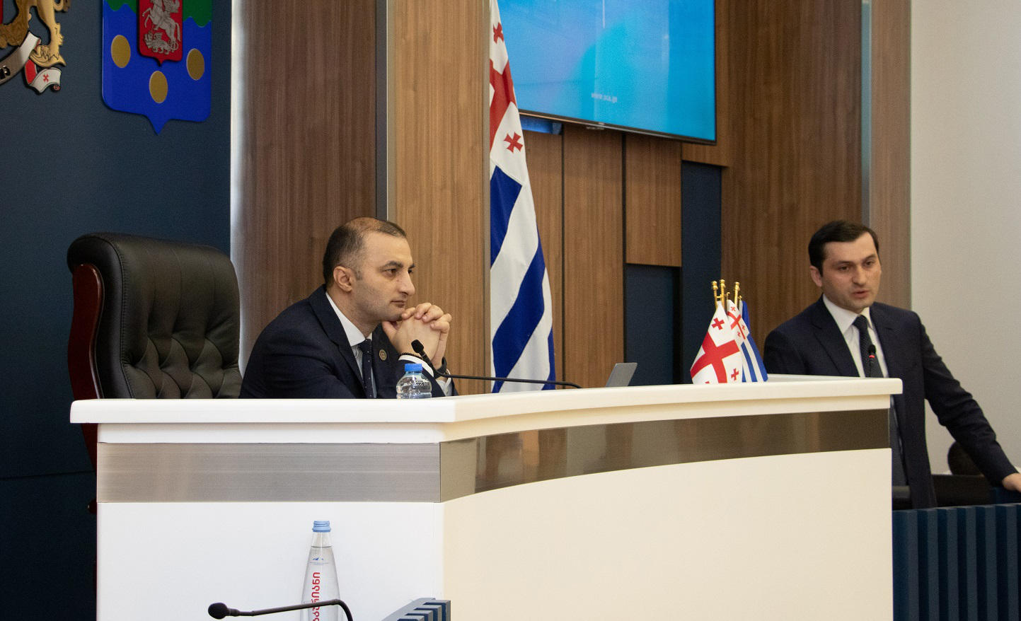 აჭარის  უმაღლეს საბჭოში ავტონომიური რესპუბლიკის მთავრობის თავმჯდომარეს მოუსმინეს