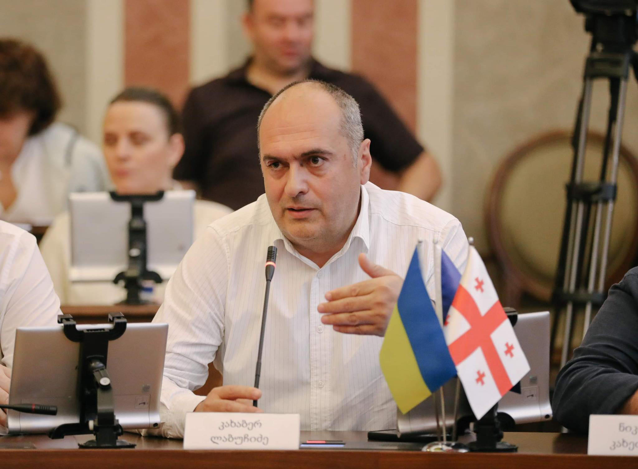 კახა ლაბუჩიძე თბილისის საპატიო მოქალაქის წოდების მქონე პირებზე მემორიალური დაფის განთავსების მოთხოვნის წესში ცვლილებას ეხმაურება