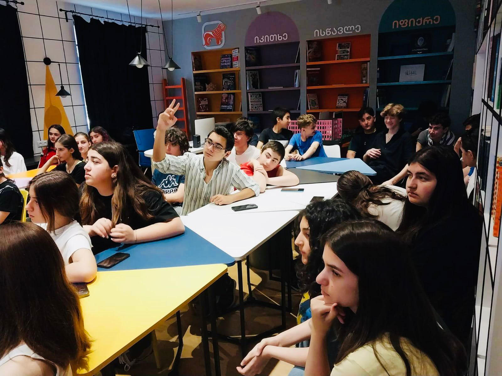 შინაგან საქმეთა სამინისტროს თანამშრომლებმა კამპანიის - „ნუ წაართმევ ბავშვობის“ ფარგლებში სკოლის მოსწავლეებთან საინფორმაციო შეხვედრები გამართეს