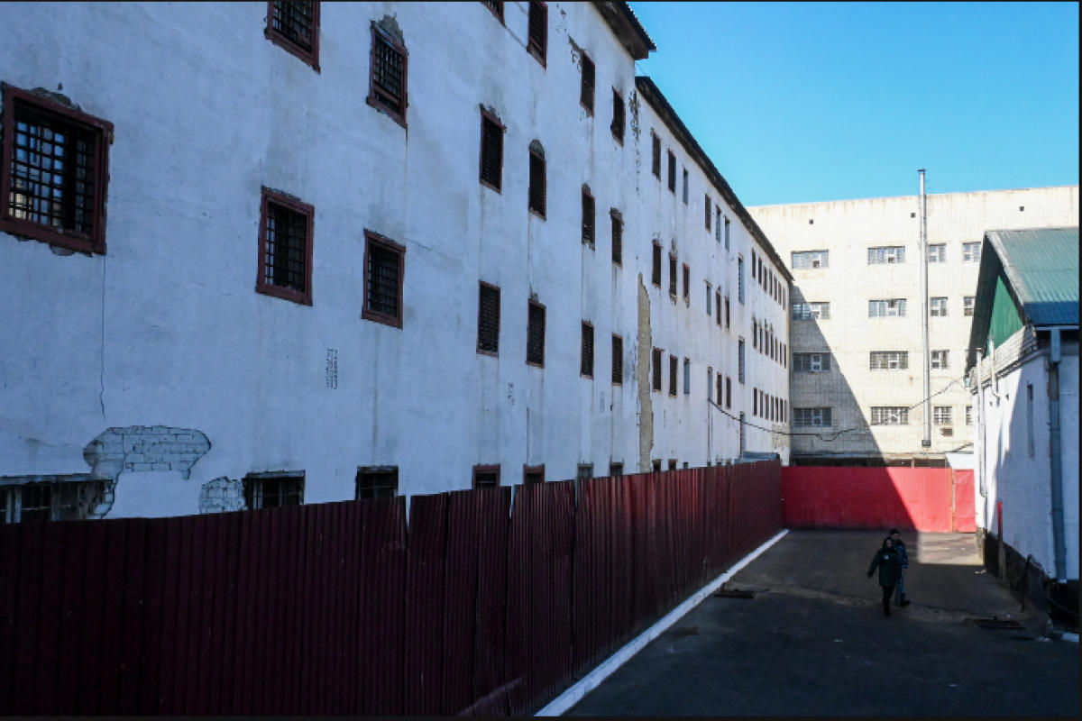 რუსეთში წინასწარი დაკავების იზოლატორში პატიმრებმა ორი თანამშრომელი მძევლად აიყვანეს