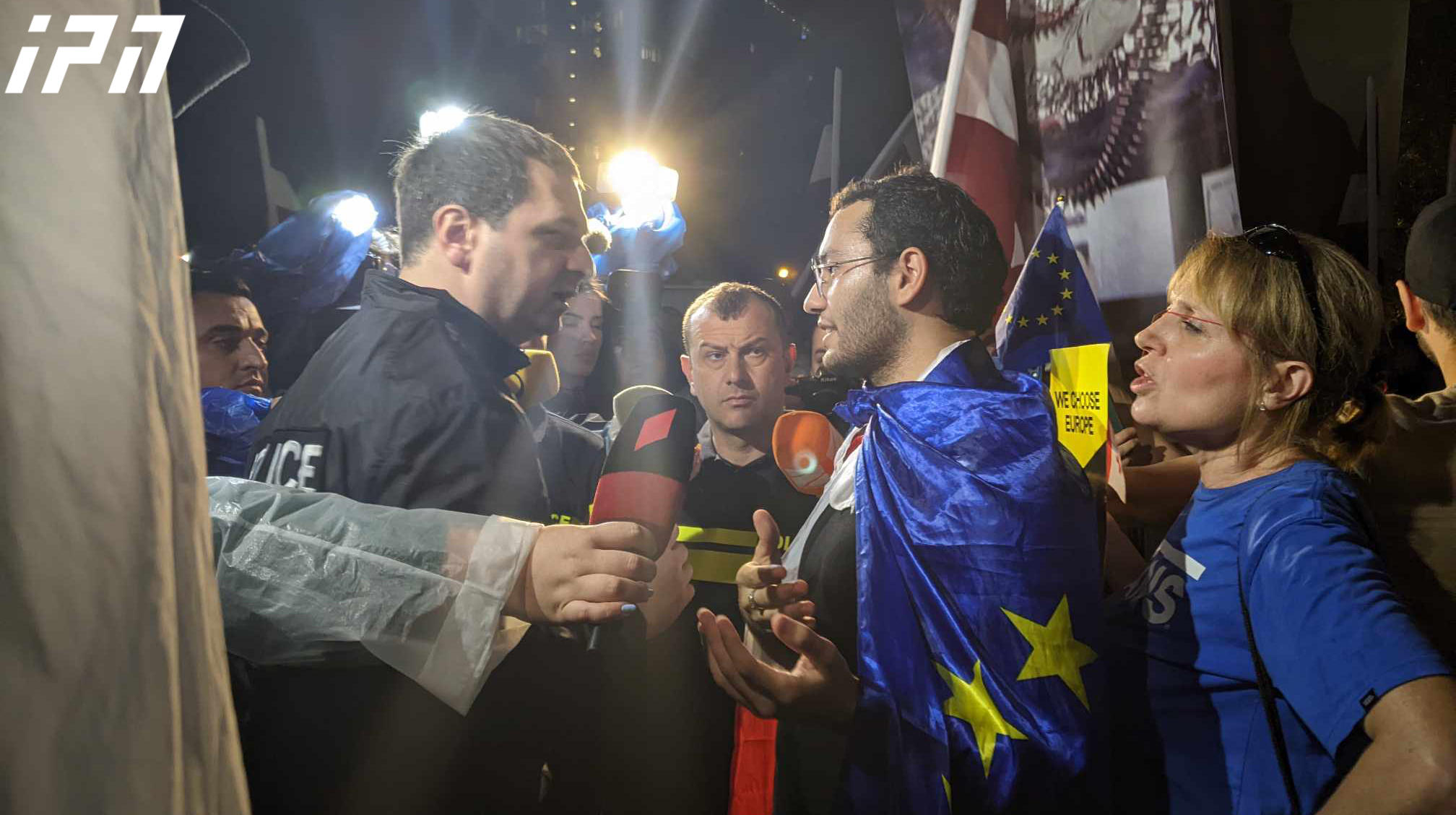 თბილისში, საპროტესტო მსვლელობის მონაწილეებსა და პოლიციას შორის სიტყვიერი დაპირისპირება იყო