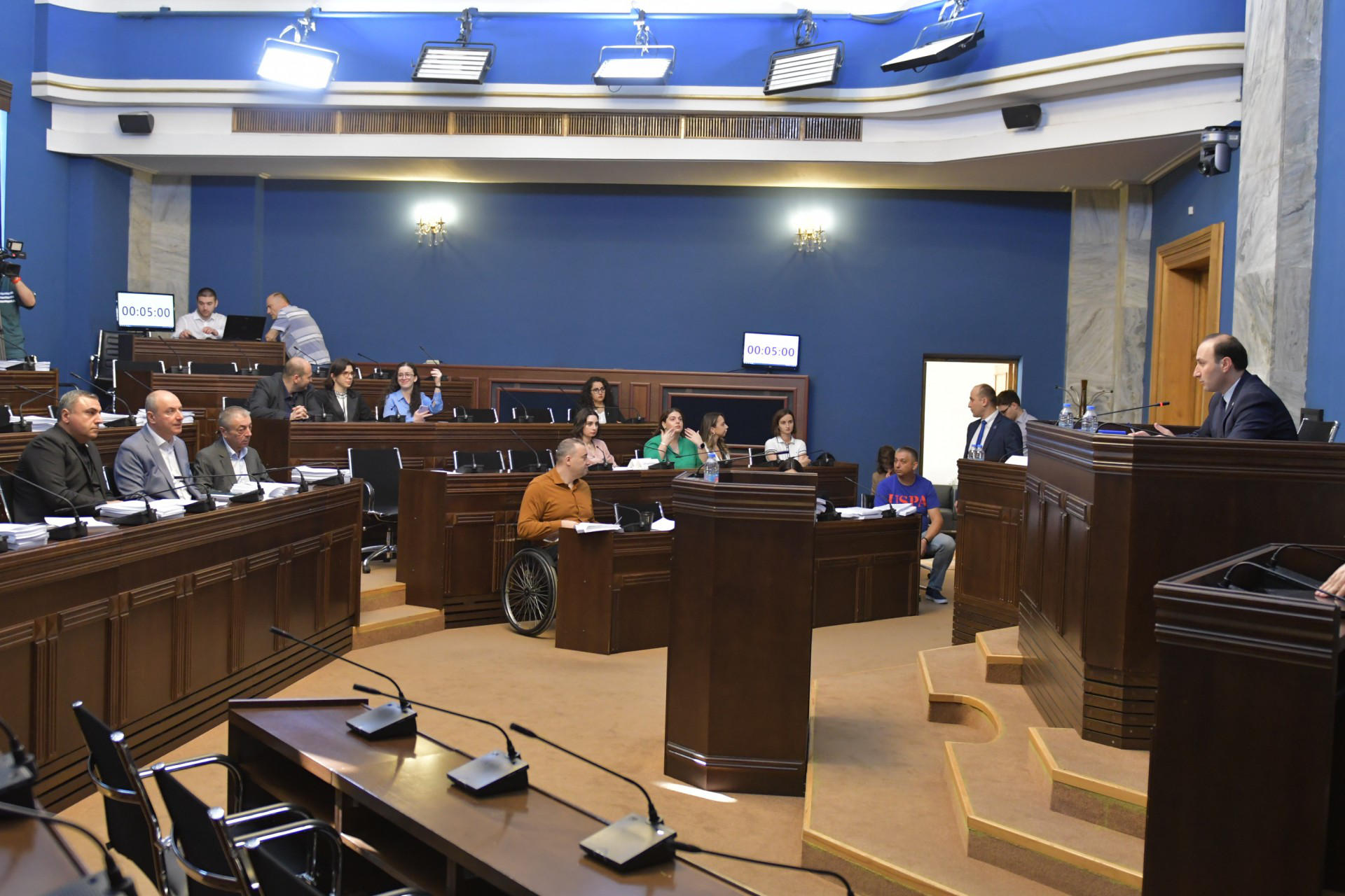 პარლამენტის იურიდიულ საკითხთა კომიტეტმა უზენაესი სასამართლოს მოსამართლეობის სამ კანდიდატს, კენჭისყრის შედეგად, მხარი დაუჭირა