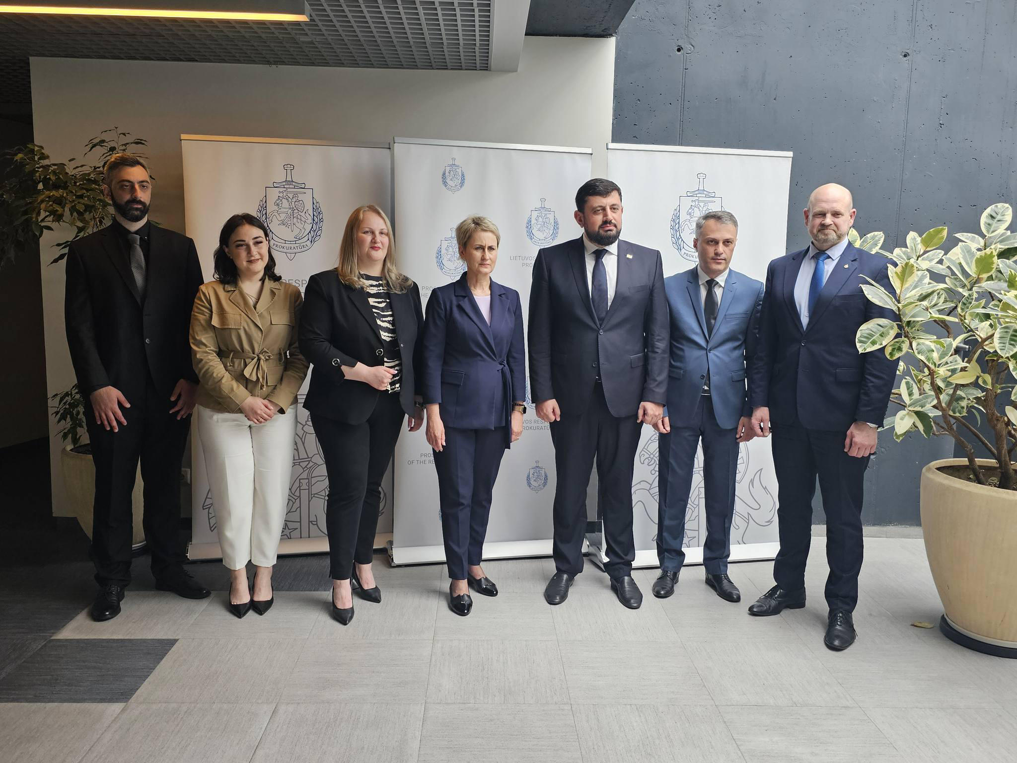 ანტიკორუფციული ბიუროს უფროსი რაჟდენ კუპრაშვილი ლიეტუვის რესპუბლიკის გენერალურ პროკურორს ნიდა გრუნსკიენს შეხვდა