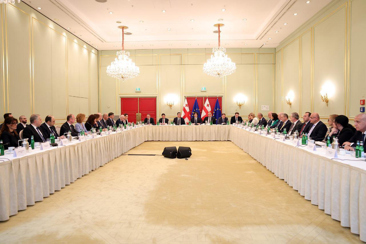 პრემიერ-მინისტრი ევროპასა და აშშ-ში საქართველოს ელჩებს შეხვდა