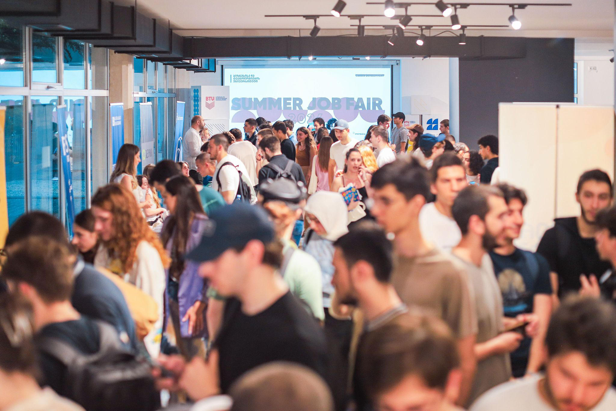30 კომპანია და 100 ზე მეტი ვაკანსია - BTU-ს სტუდენტებისთვის დასაქმების ფორუმი გაიმართა