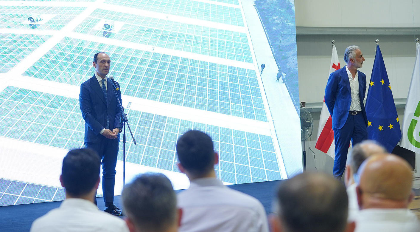 ლევან დავითაშვილმა პროგრამის „აწარმოე საქართველოში“ ბენეფიციარ კომპანია „ჯეორჯიან პროდაქტს“-ს 10 წლის იუბილე მიულოცა