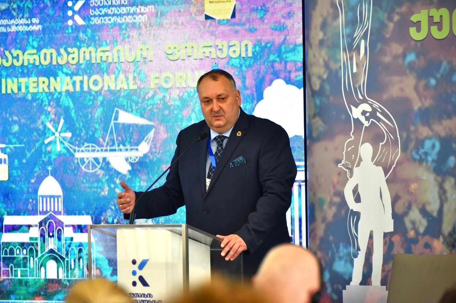 ქუთაისის IV საერთაშორისო ფორუმის პირველ დღეს ქალაქების გაძლირებასა და მომავლისთვის მზადმყოფი ქალაქების მუნიციპალური სერვისების შესახებ იმსჯელეს