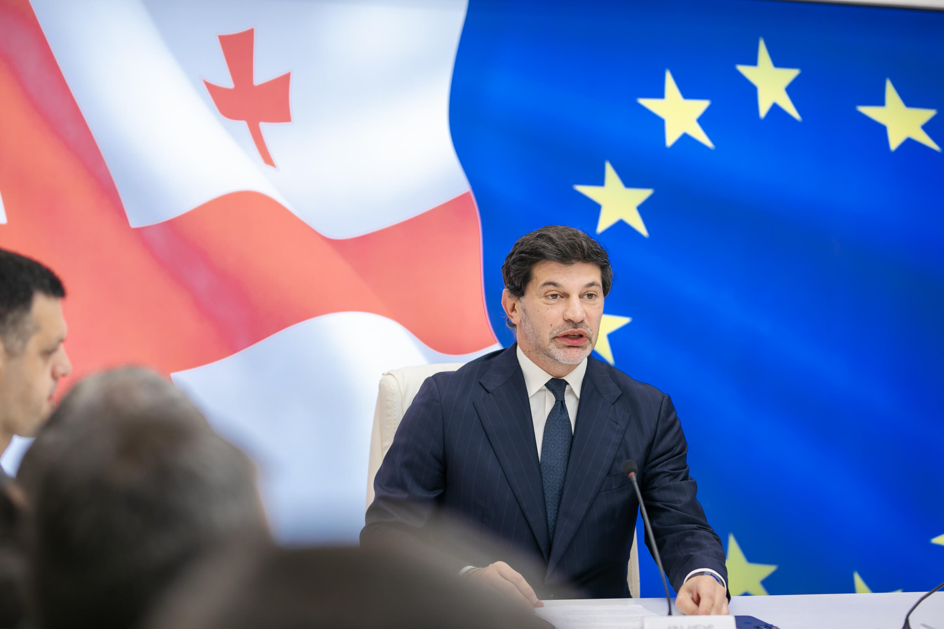 საპილოტე პროექტის ვადა, რომლითაც სასკოლო ავტობუსებს საავტობუსო ზოლში მოძრაობის უფლება მიეცემათ, კიდევ ერთი წლით გახანგრძლივდა