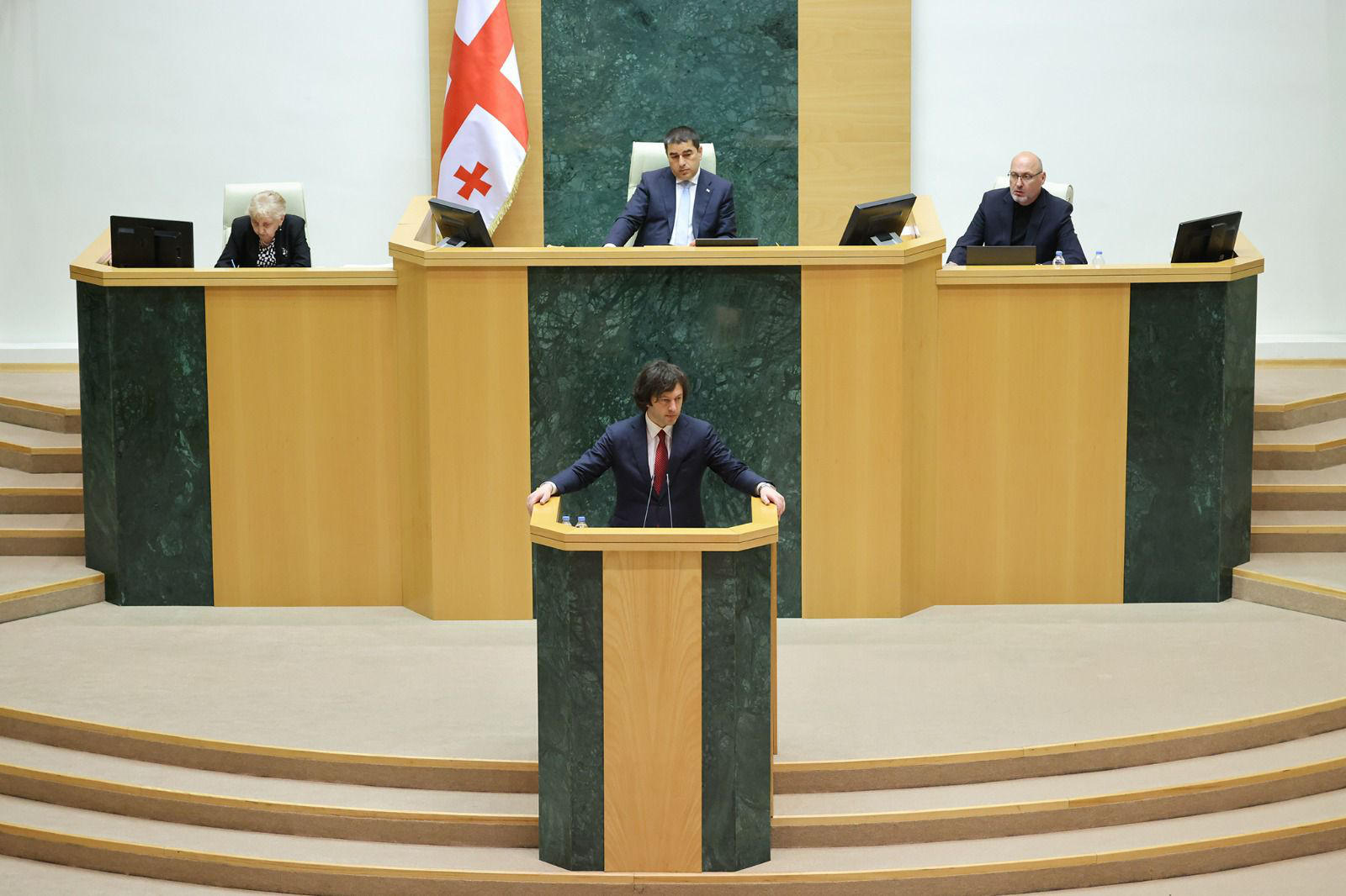 ირაკლი კობახიძე - ჟარგონზე რომ ვთქვათ, კარგ „სატოპკეებს“ გვიწევს ხოლმე რადიკალური ოპოზიცია