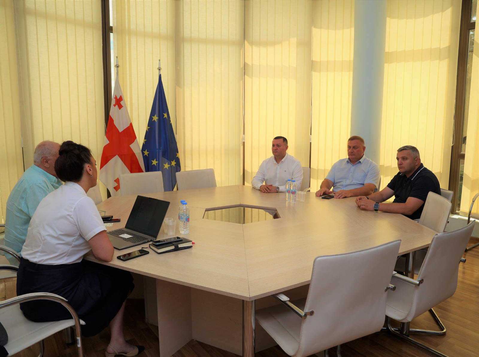 მარნეულის მერმა და საკრებულოს თავმჯდომარემ „მედიკანა ჰოსპიტალსის” წარმომადგენლობასთან შეხვედრა გამართეს