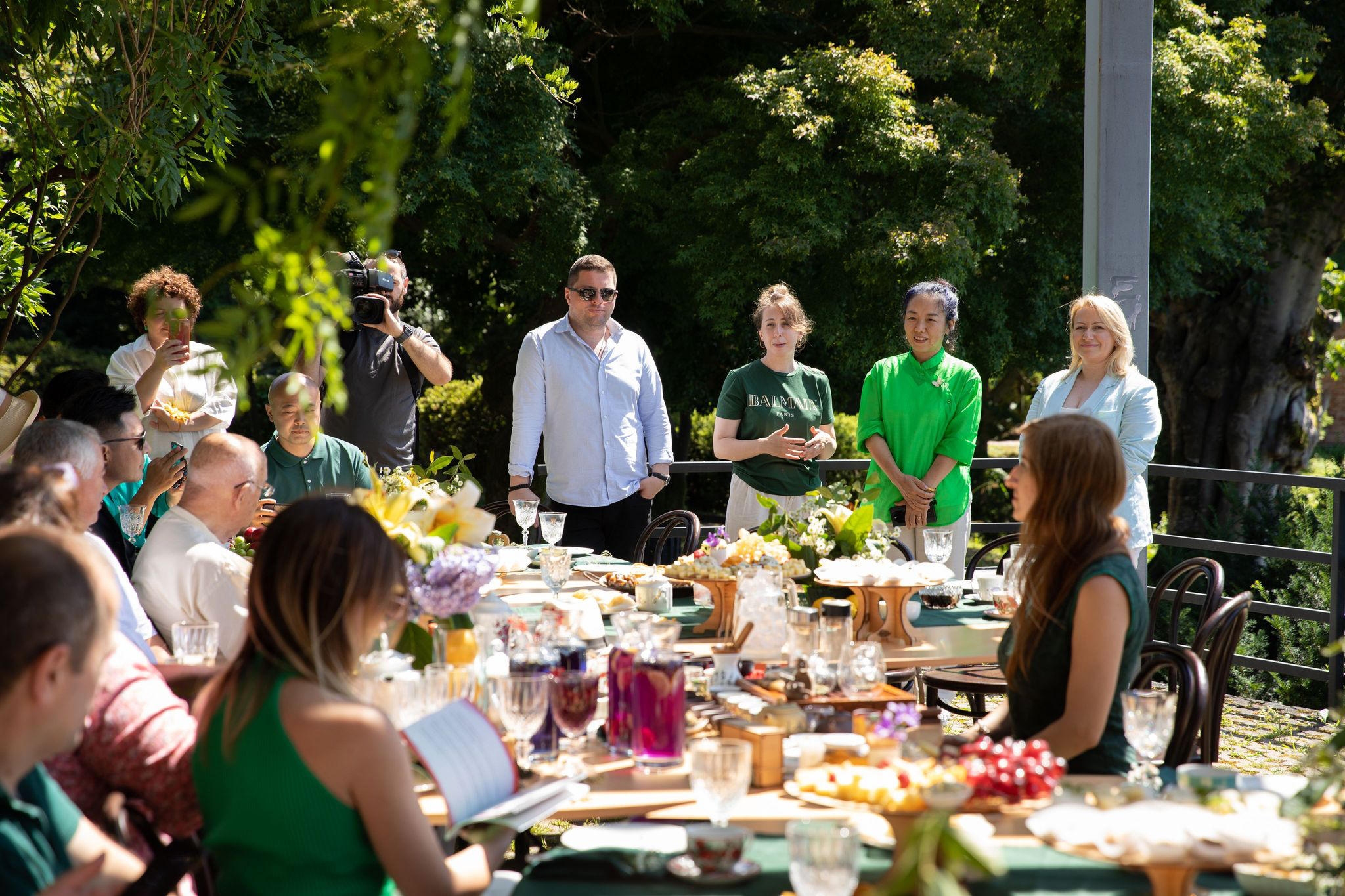 აჭარის ტურიზმის დეპარტამენტი - ჩინელმა ინფლუენსერებმა და ჟურნალისტებმა აჭარაში იმოგზაურეს, მათ შორის იყო აჭარაში ჩაის კულტურის შემომტანის ლაო ჯინ ჯაოს შთამომავალი