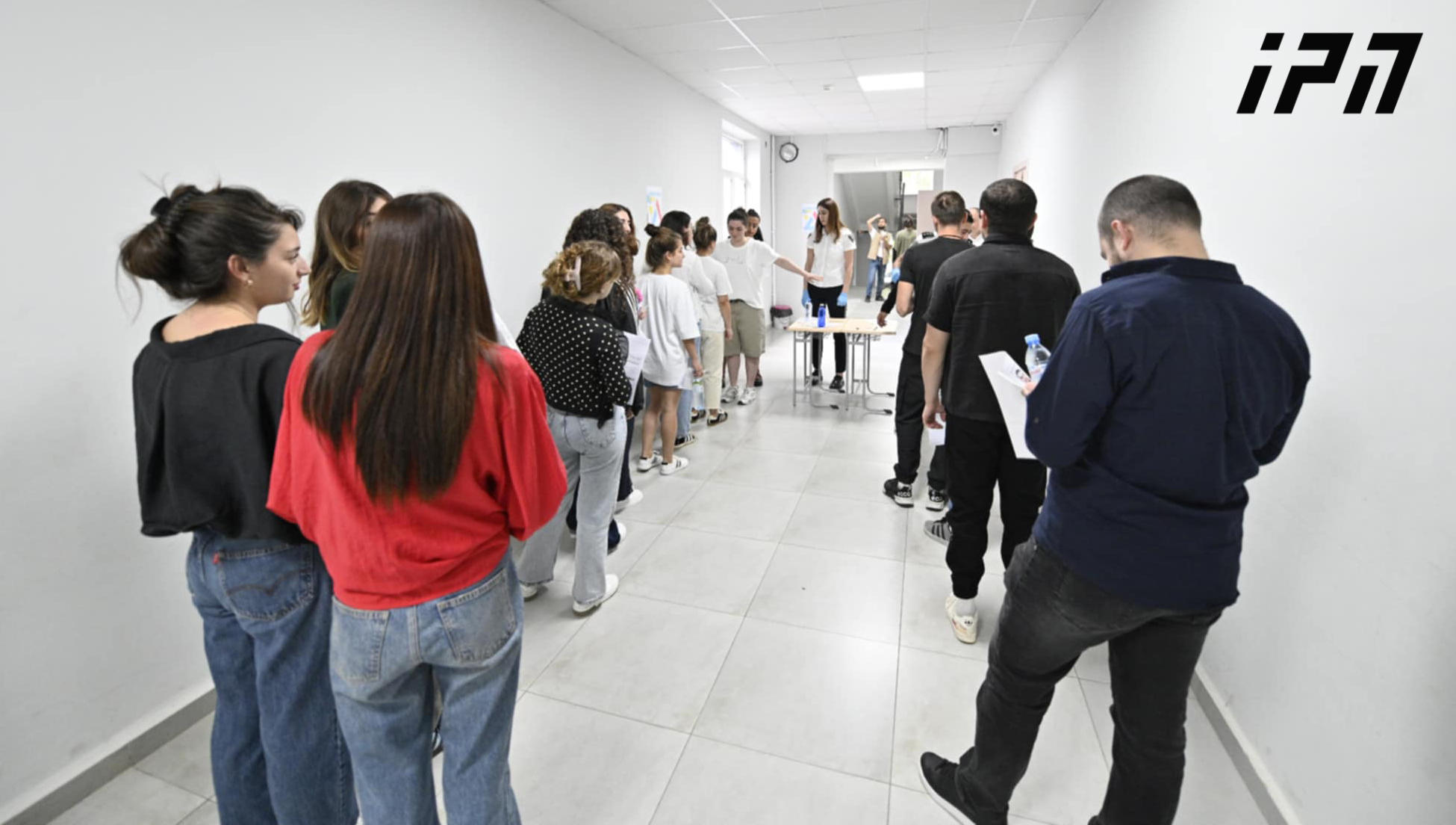 გამოცდების ეროვნული ცენტრის ინფორმაციით, პირველ საგამოცდო სესიაზე განაწილებულ აბიტურიენტთაგან 93%-ზე მეტი გამოცხადდა, ერთმა აბიტურიენტმა კი დააგვიანა