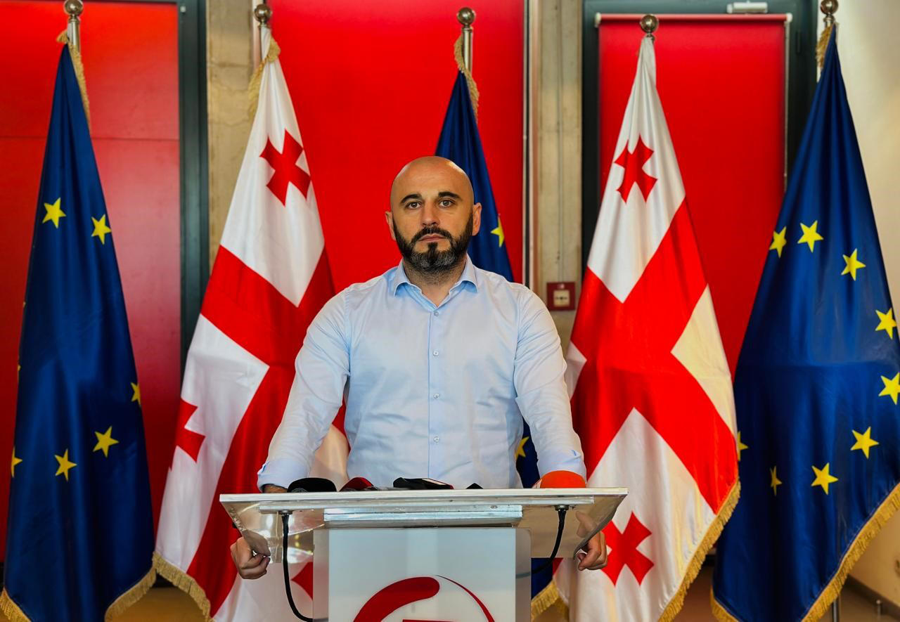 ლევან ხაბეიშვილი - უკვე თამამად შეგვიძლია ვთქვათ, რომ კრიმინალებად, ქურდებად, ტრანსნაციონალური დანაშაულის თანამონაწილეებად გამოაცხადა მსოფლიომ ივანიშვილი და მისი ხელისუფლება