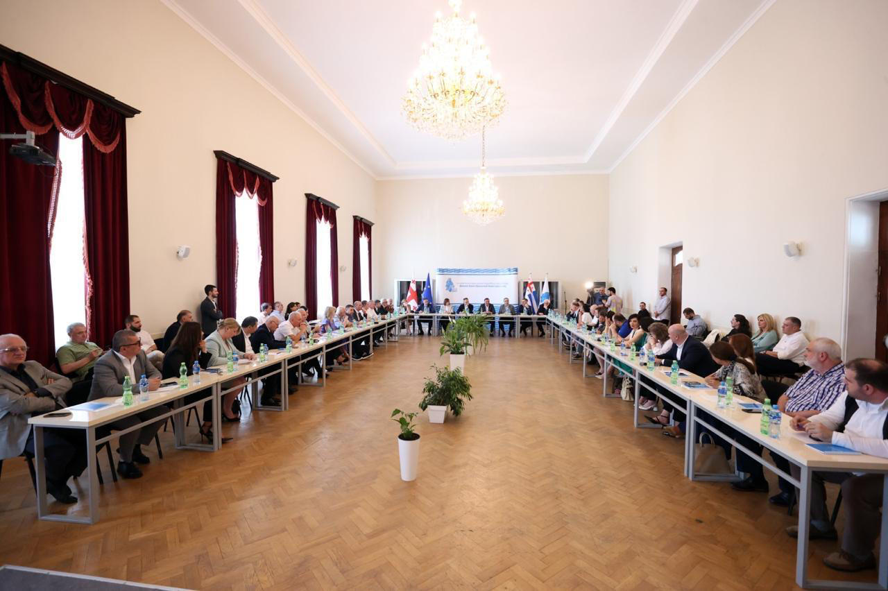 გიორგი ამილახვარის ხელმძღვანელობით ბათუმში რექტორთა საბჭოს სხდომა გაიმართა