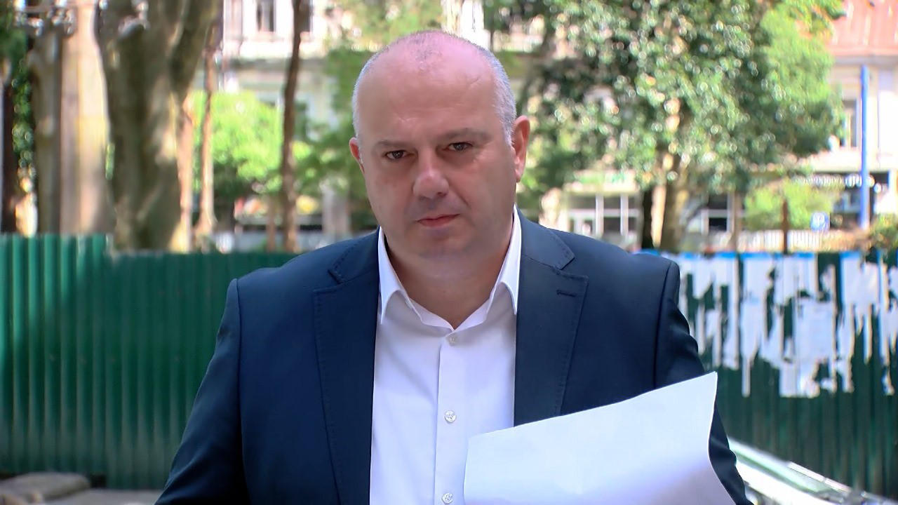 გიგა შუშანია - რვა მილიონი ლარი გადაურიცხეს კომპანიას, რომელმაც ამდენი ხნის განმავლობაში მხოლოდ 25 ასწლოვანი ხე მოჭრა - გაურკვეველია, რაში დახარჯეს მათ რვა მილიონი ლარი - ქუთაისის მერი ამ პროექტით ერთხელაც არ დაინტერესებულა