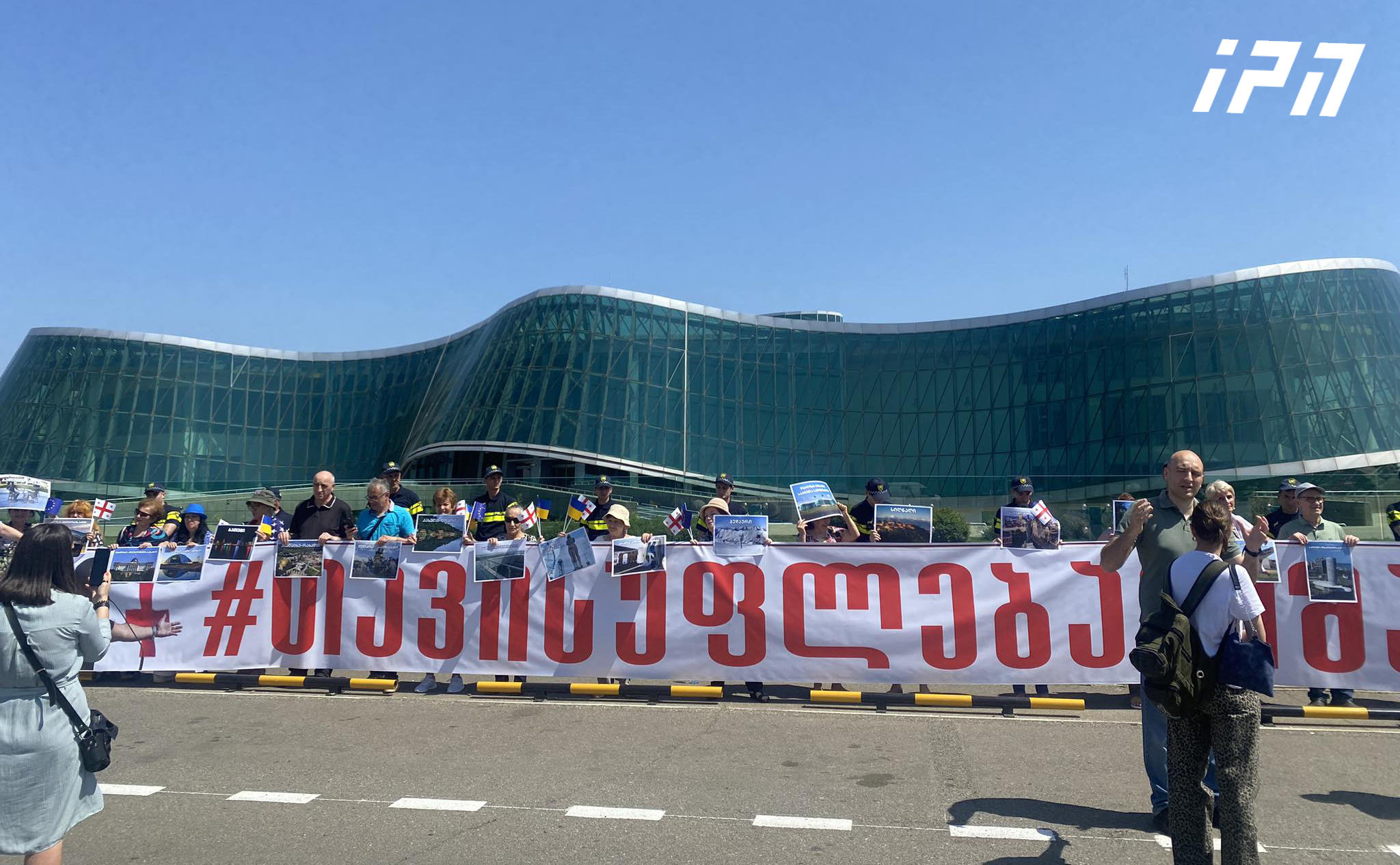 „თავისუფლება მიშას” - ამ მოწოდებით სამოქალაქო საზოგადოების წარმომადგენლებმა შინაგან საქმეთა სამინისტროსთან აქცია გამართეს