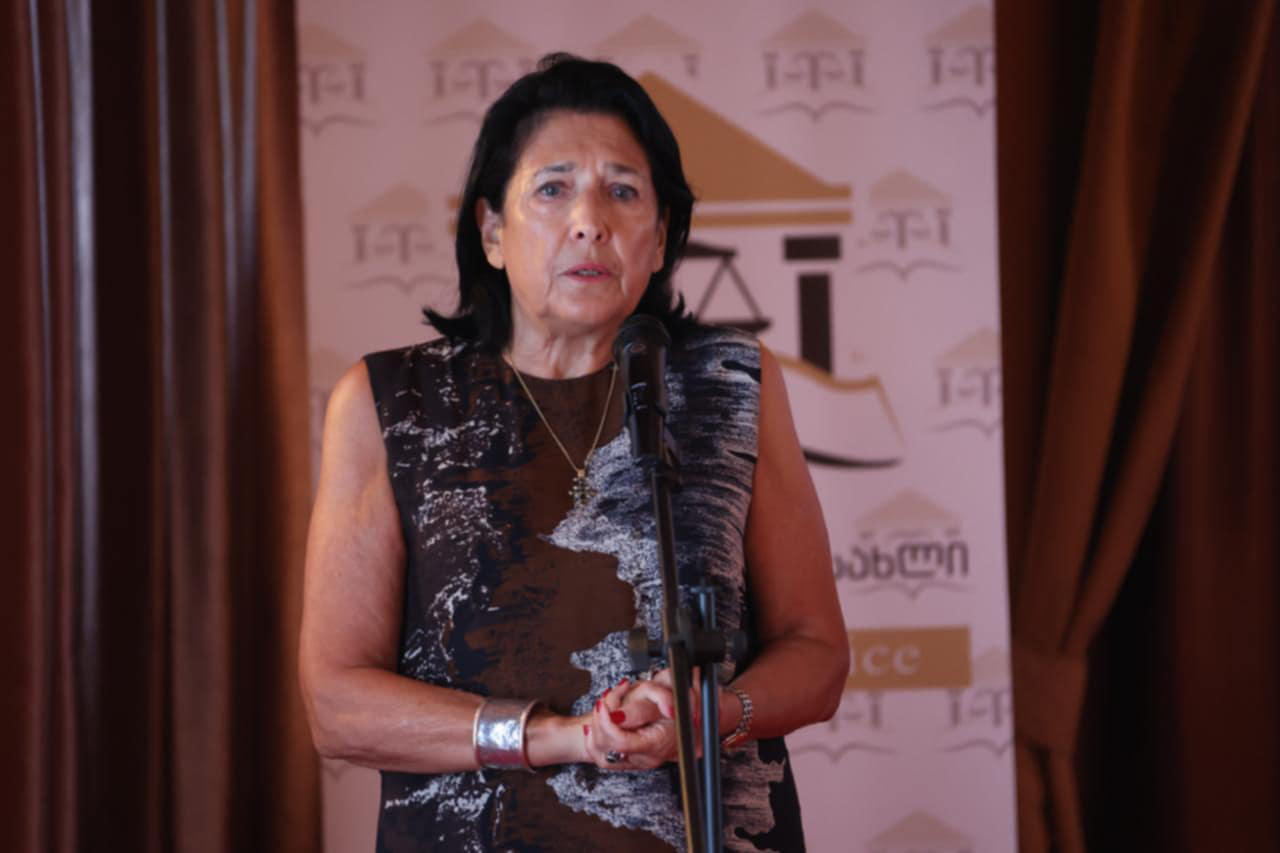 სალომე ზურაბიშვილი - თუ შენ შენს ქვეყანაში მართლმსაჯულება არ გიცავს, მაშინ შენ არაფერი გაგაჩნია, შიშველი და დაუცველი ხარ - ასეთი ქვეყანა არ არის სახელმწიფო, ეს არის რაღაც ქვეყანა, რომელიც არსებობს, მაგრამ არ ცოცხლობს