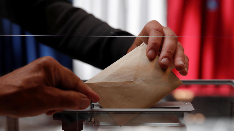 ეგზიტპოლის მიხედვით, საფრანგეთის საპარლამენტო არჩევნებში პირველ ადგილზე მემარცხენეთა ალიანსი გავიდა, მეორე ადგილს ემანუელ მაკრონის პარტია იკავებს, მარინ ლე პენის გაერთიანება კი მესამე ადგილზეა