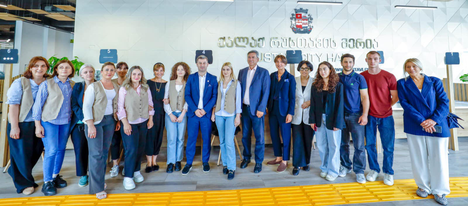 რუსთავის მერი ნინო ლაცაბიძე ანდრეას კიფერს ახალგაზრდებთან ერთად შეხვდა