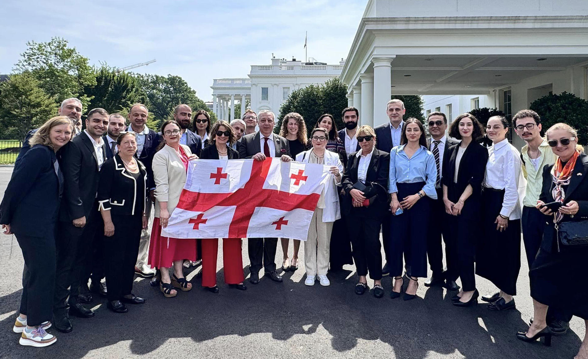 აშშ-ის საელჩო - ხშირად წარმატებისთვის მხოლოდ შესაძლებლობის ფანჯარაა საკმარისი - ასეთ შესაძლებლობას ვქმნით ქართველებისთვის, რომლებსაც უნიკალური იდეები და ბიზნესები აქვთ, მათ ამერიკულ ბაზარზე გასვლაში ვეხმარებით
