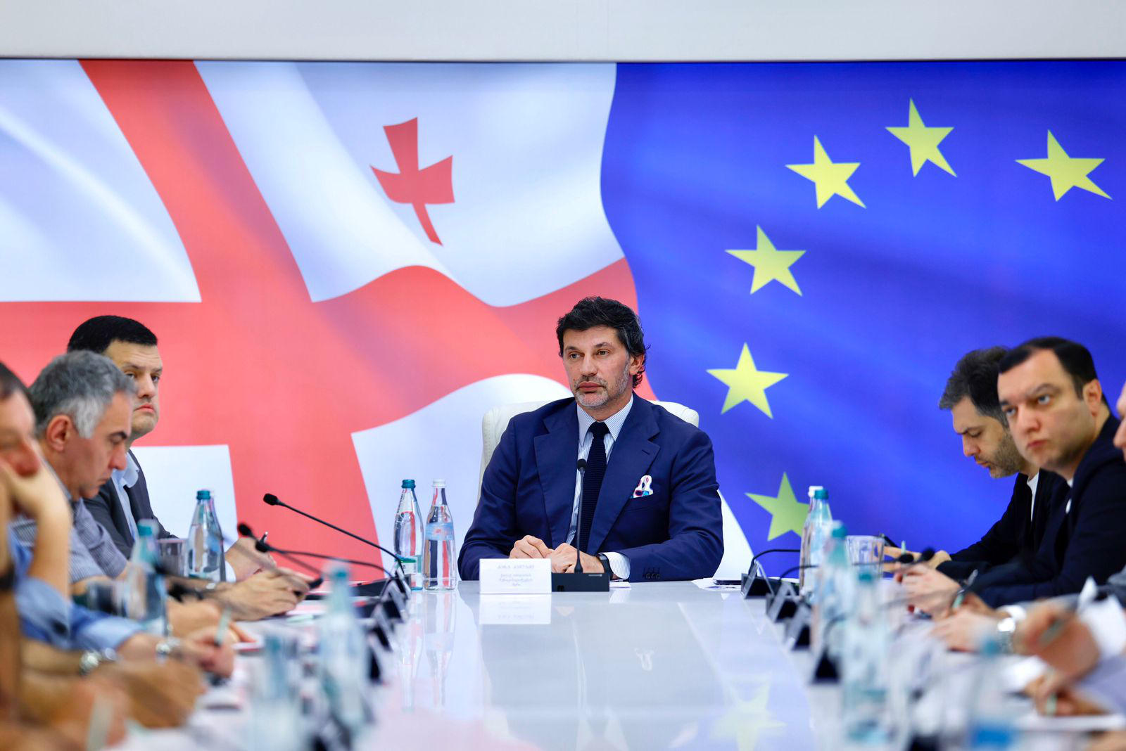 გლდანის მესამე მიკრორაიონის N9 კორპუსთან სკვერის მოწყობა დაიწყო
