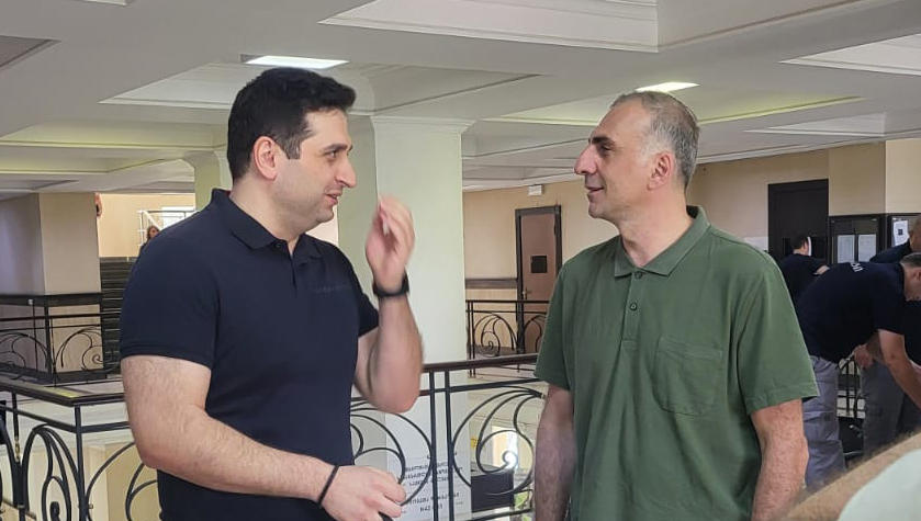 ალეკო ელისაშვილი - ამ კანტორაში და დუქანში რომ შემოვედი მაგაზეც გული მერევა, ავდექი და დავტოვე სასამართლო პროცესი - აბსურდულ სპექტაკლში და გულისამრევ გაუგებრობაში ვმონაწილეობდი