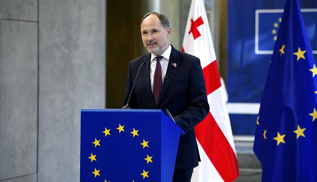 პაველ ჰერჩინსკი - გთხოვთ, წადით არჩევნებზე და მიეცით ხმა! - არჩევნები დემოკრატიის დღესასწაულია, თქვენ გაქვთ ძალაუფლება, გადაწყვიტოთ საქართველოს მომავალი თქვენთვის და თქვენი შვილებისთვის