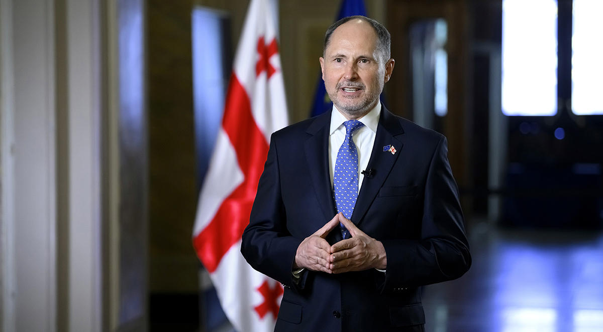 ოპოზიციონერი ლიდერები ევროკავშირის ელჩს ხვდებიან