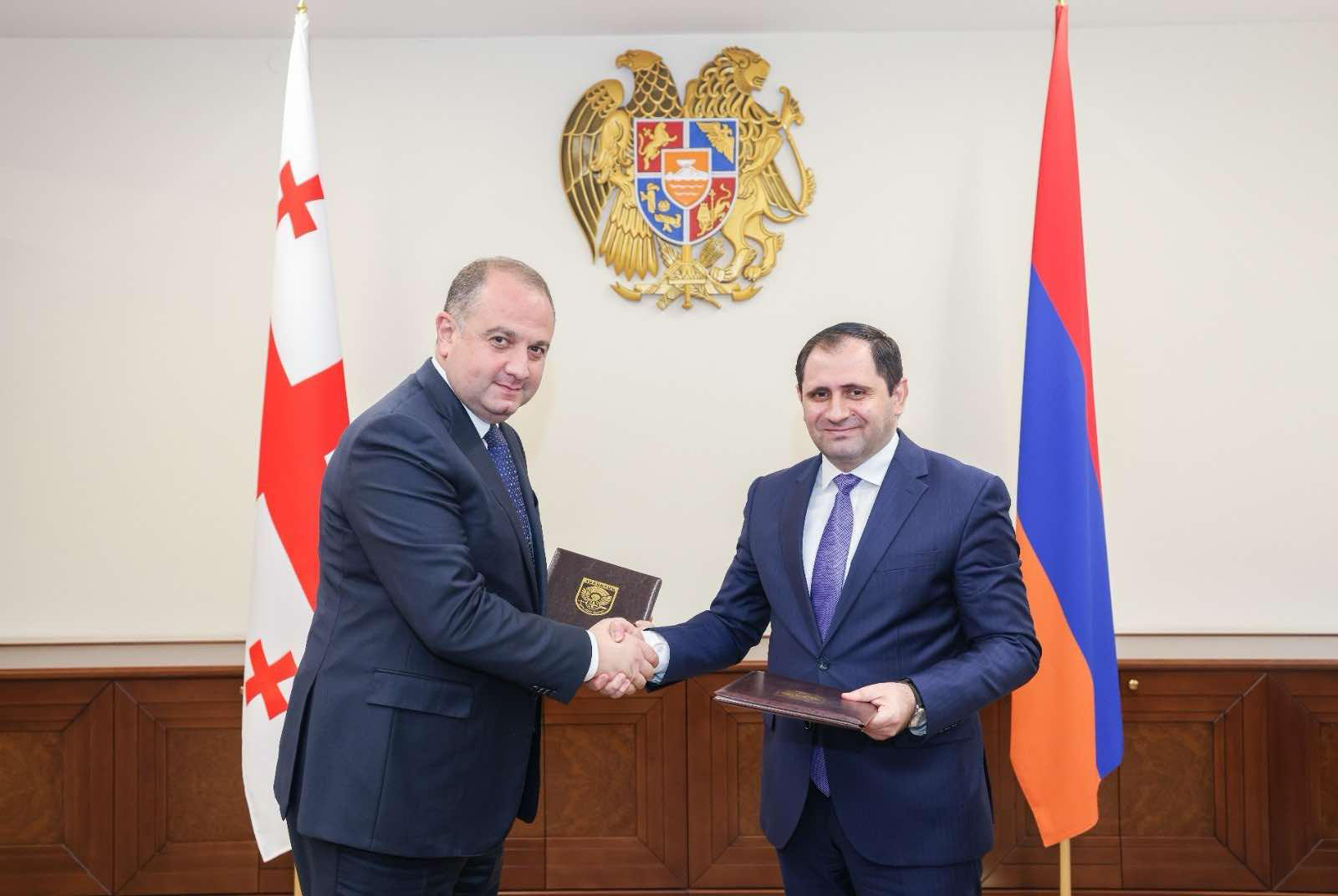 თავდაცვის მინისტრი ვიზიტით სომხეთის რესპუბლიკაში იმყოფება