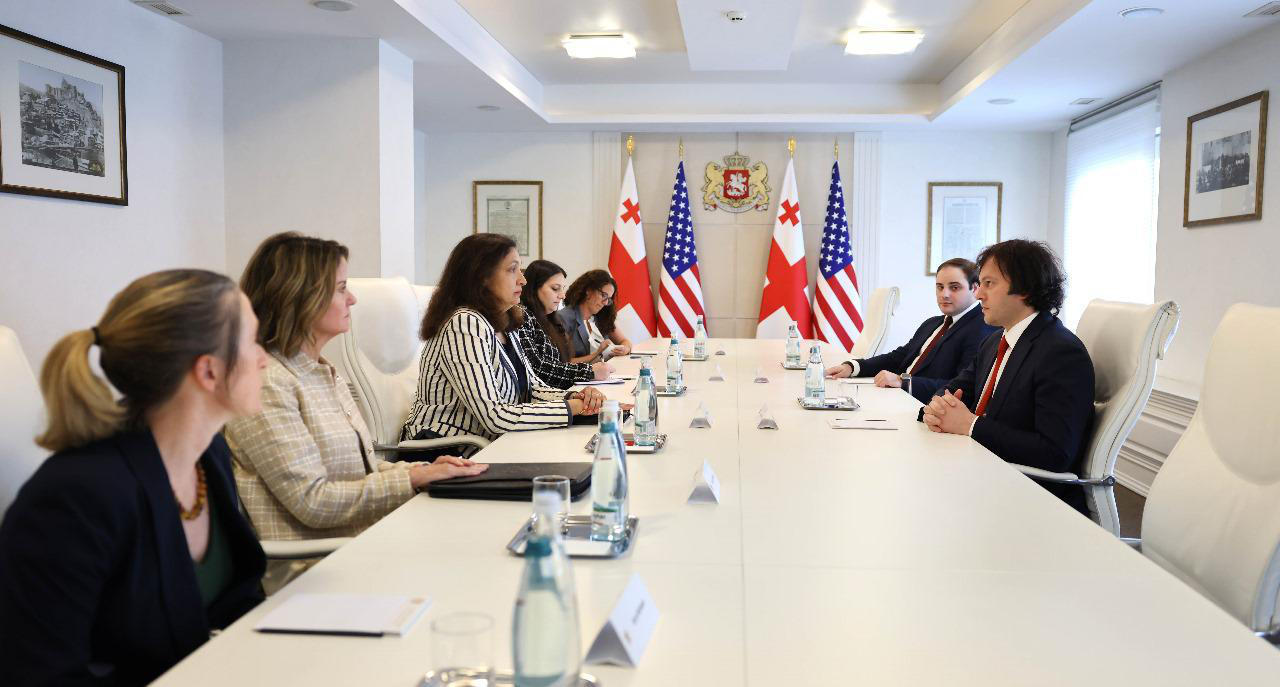 Премьер-министр встретился с заместителем госсекретаря США