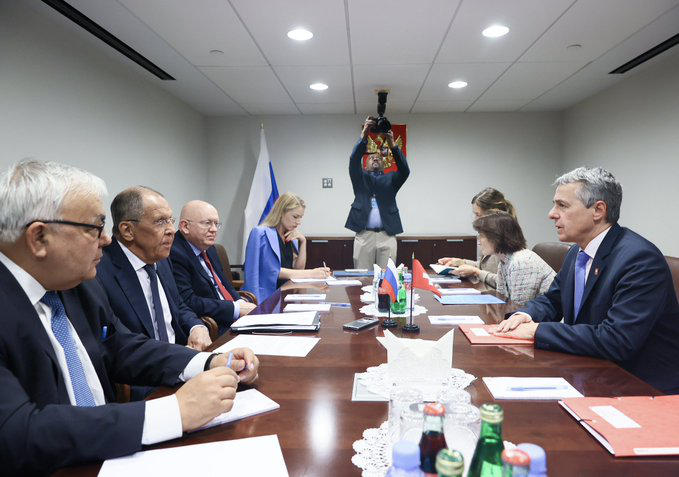 შვეიცარიის საგარეო საქმეთა მინისტრი სერგეი ლავროვს შეხვდა