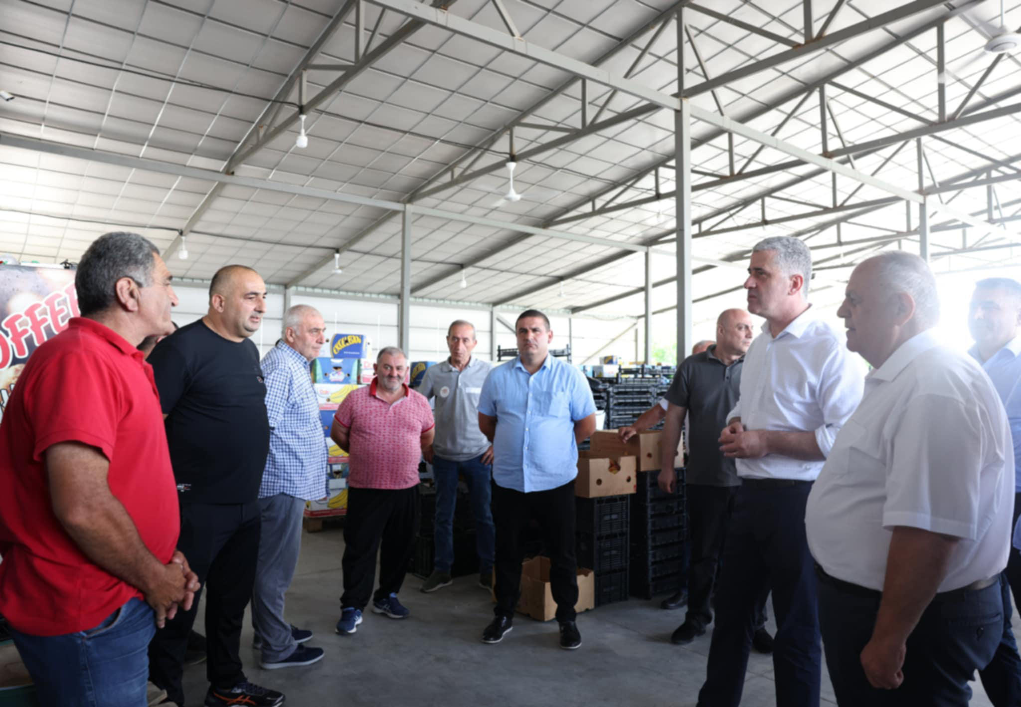 ოთარ შამუგია ატმის მოსავლის ჩაბარების პროცესს გაეცნო