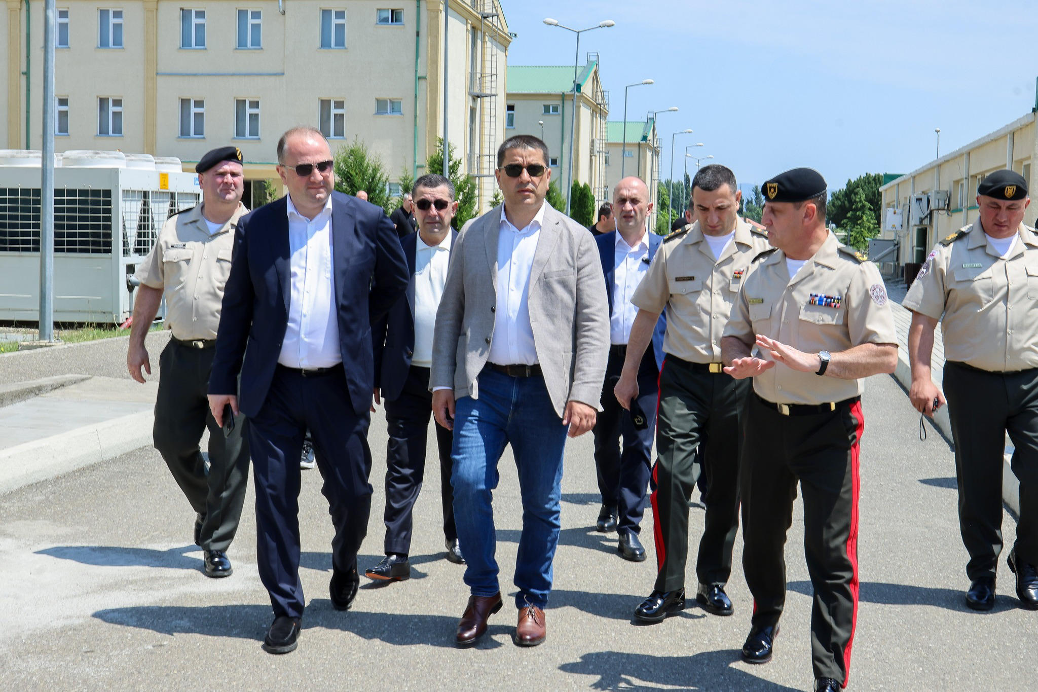 თავდაცვისა და უშიშროების კომიტეტის თავმჯდომარე, საგარეო ურთიერთობათა კომიტეტის თავმჯდომარესთან და თავდაცვის მინისტრ ირაკლი ჩიქოვანთან ერთად გორში, დავით აღმაშენებლის სახელობის საქართველოს ეროვნულ თავდაცვის აკადემიაში იმყოფებოდა