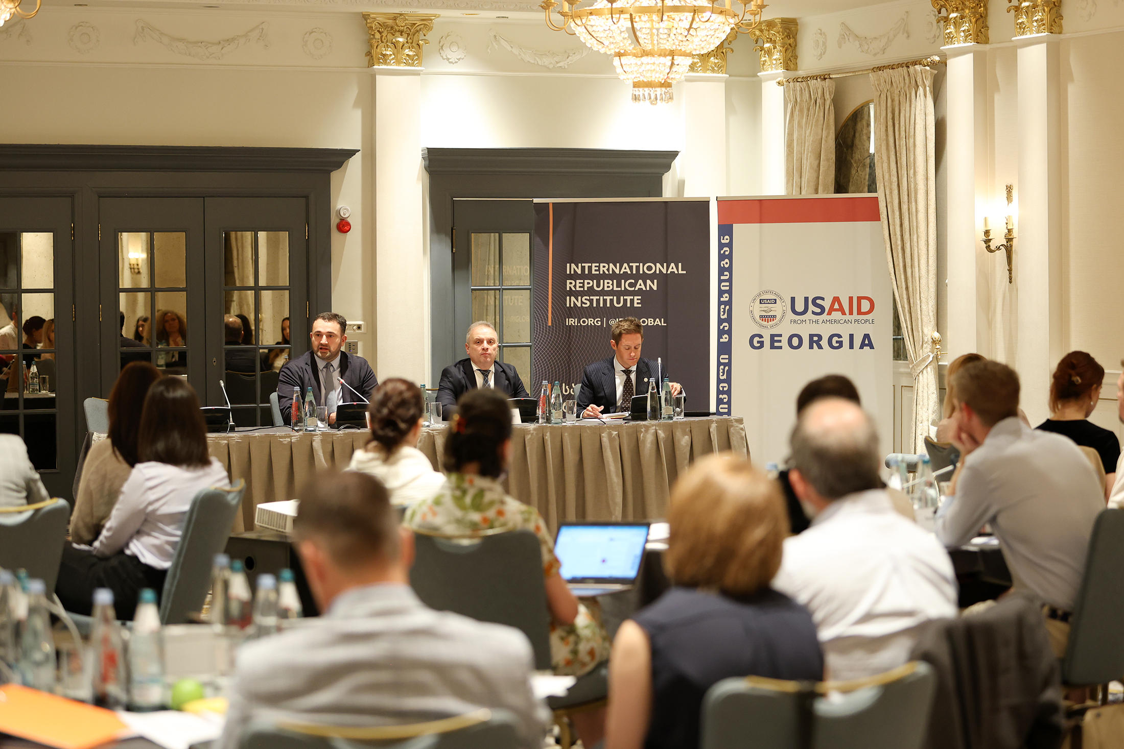 ცესკო-ს თავმჯდომარე და მოადგილე საერთაშორისო რესპუბლიკური ინსტიტუტის (IRI) სადამკვირვებლო მისიას შეხვდნენ