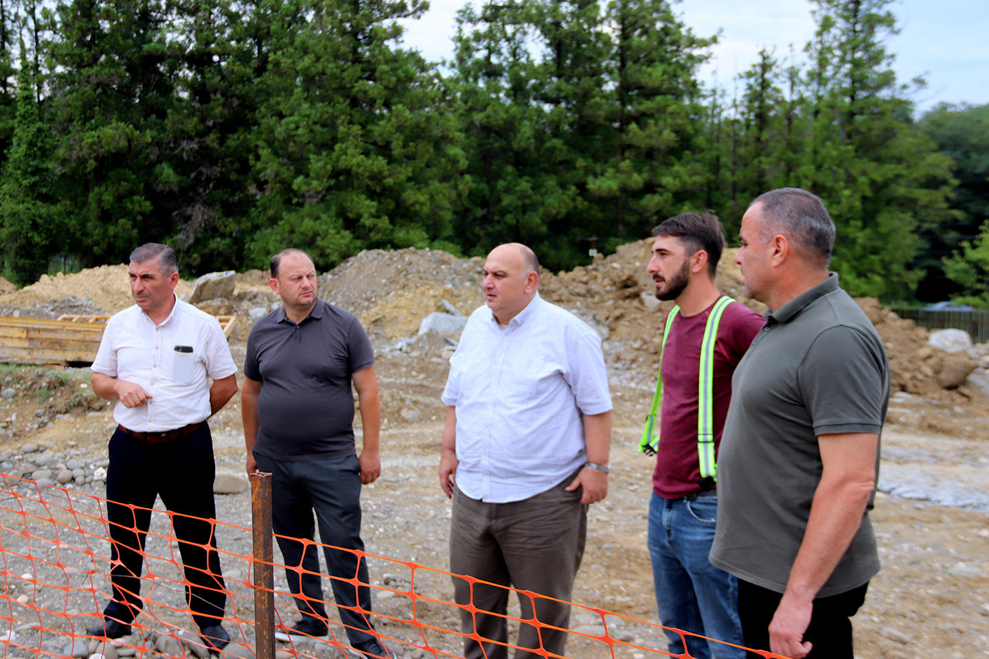 ახალ ხიბულაში სკოლის მშენებლობის პროცესს ხობის მერი გაეცნო