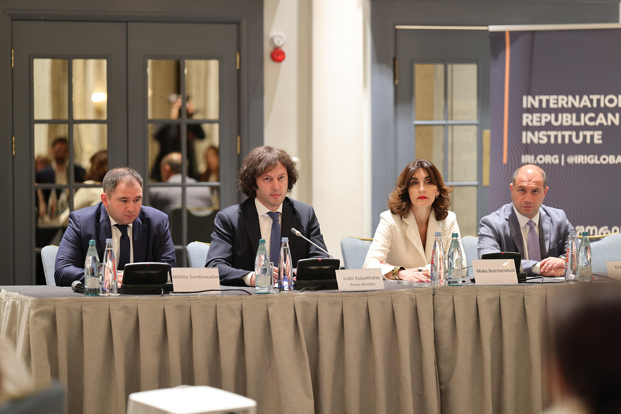 პრემიერ-მინისტრი და მმართველი პარტიის წარმომადგენლები საერთაშორისო რესპუბლიკური ინსტიტუტის (IRI) სადამკვირვებლო მისიას შეხვდა
