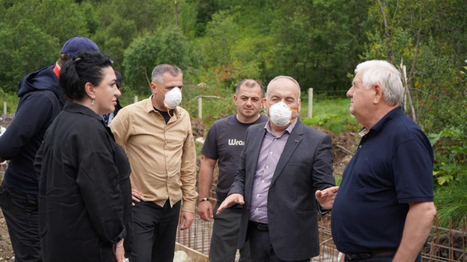 სოლომონ პავლიაშვილი და პაპუნა მარგველიძე სოფელ ცანაში არსებულ ეკოლოგიურ ვითარებას გაეცნენ