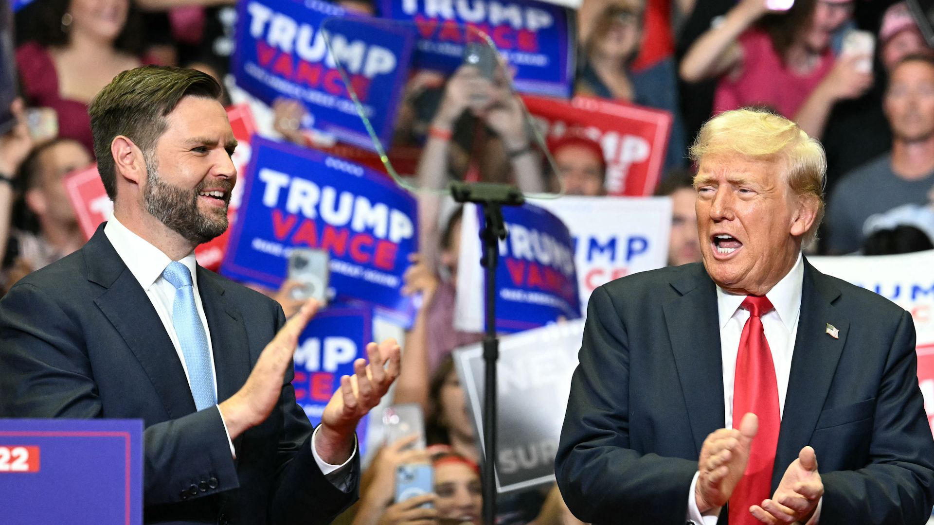 დონალდ ტრამპი - მე დემოკრატიისთვის ნასროლი ტყვია მივიღე