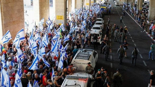 ისრაელში მომიტინგეებმა ბენიამინ ნეთანიაჰუს მოუწოდეს, აშშ-ში არ ჩაფრინდეს