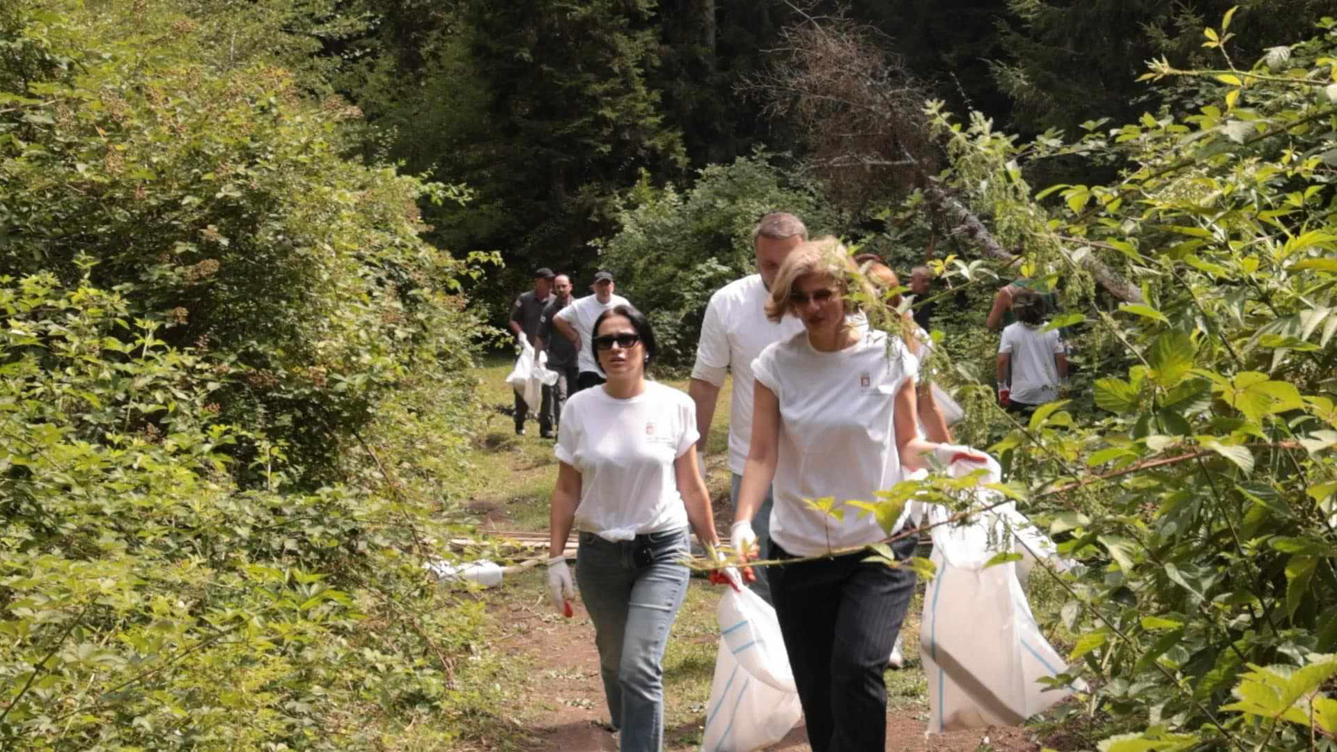 ეროვნული სატყეო სააგენტოს ინიციატივით, ბორჯომში, სახელმწიფო ტყის ტერიტორიაზე დასუფთავების აქცია გაიმართა