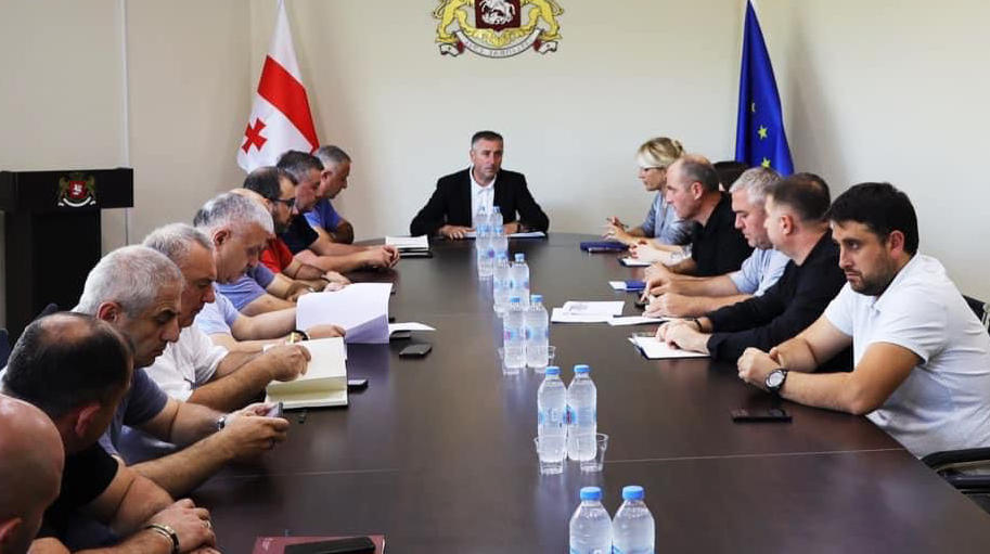 რაჭა-ლეჩხუმისა და ქვემო სვანეთის სახელმწიფო რწმუნებულის ადმინისტრაციაში სამუშაო შეხვედრა გაიმართა