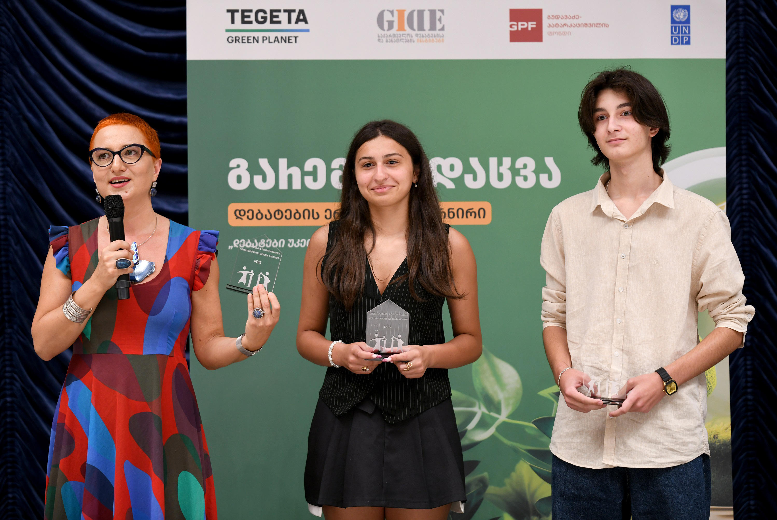 ფოთის საჯარო სკოლები დებატების ეროვნულ ტურნირზე დაჯილდოვდნენ