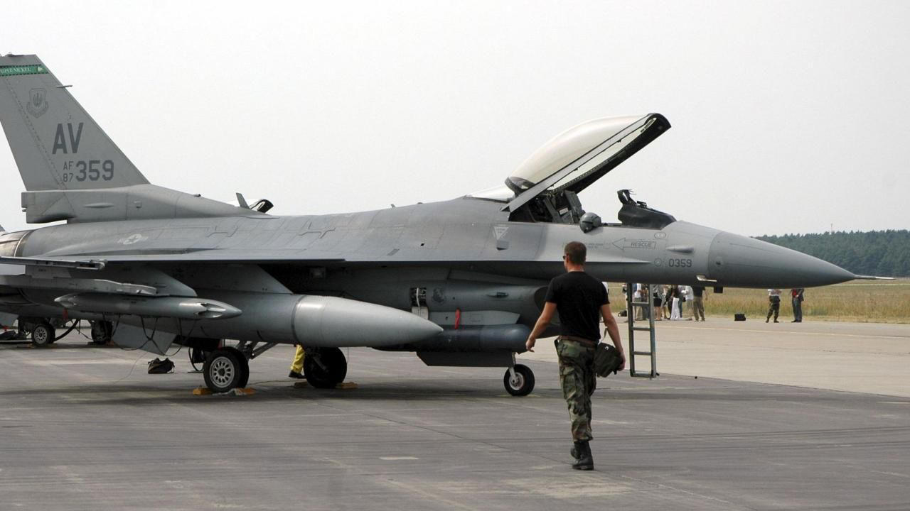 სლოვაკეთმა F-16 ტიპის ორი გამანადგურებელი თვითმფრინავი მიიღო