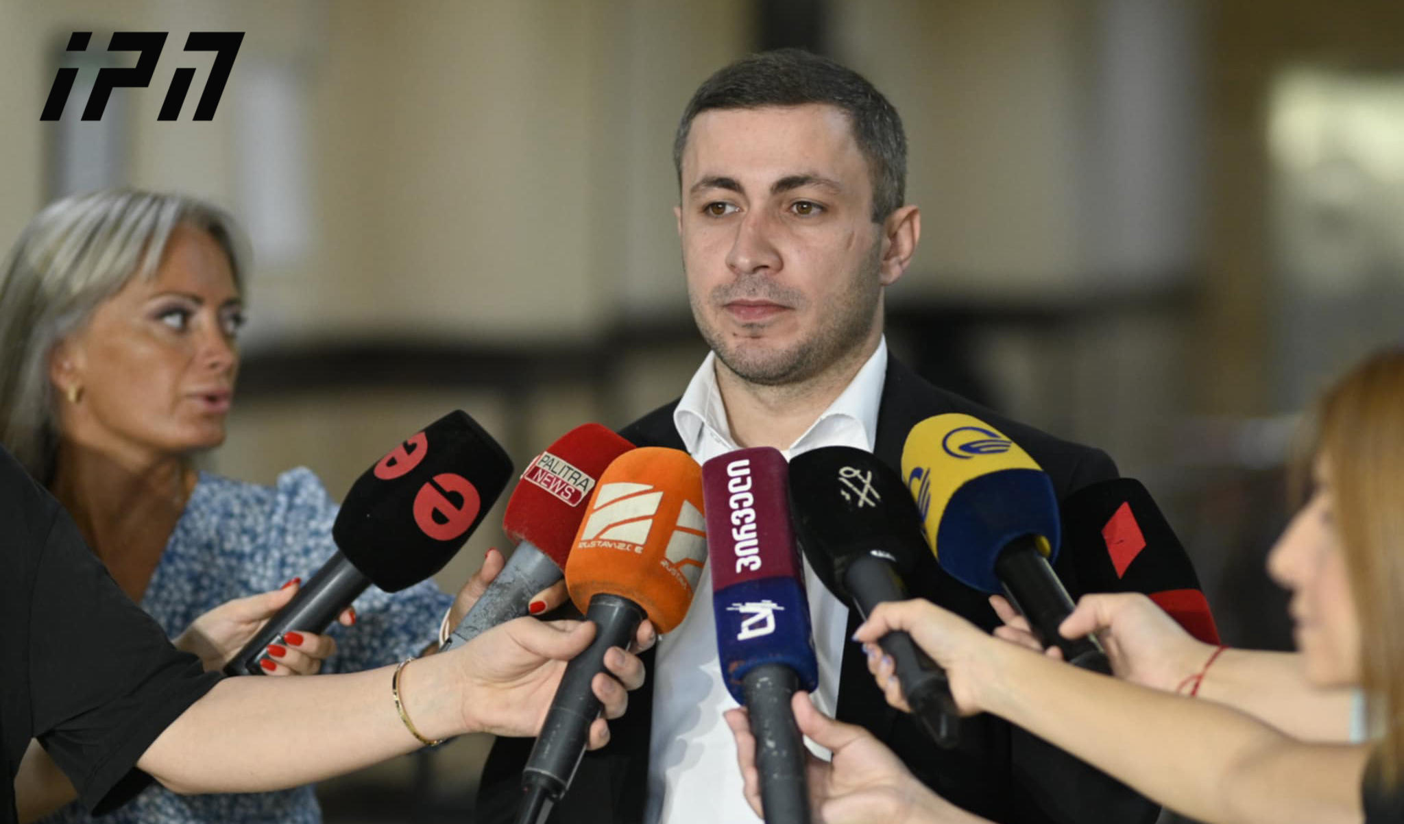 ტერორიზმისა და სახელმწიფო გადატრიალების მცდელობის ფაქტებზე სუს-ში დაწყებული გამოძიების ფარგლებში, მაგისტრატი მოსამართლის თანდასწრებით, სასამართლოში ჩვენებას უკრაინაში ყოფილი მებრძოლი, კოსტანტინე ჯღამაია აძლევს