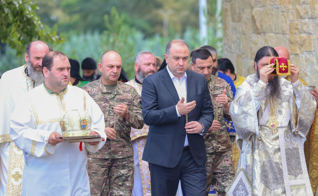თავდაცვის მინისტრი ოსიაურის სამხედრო ბაზაზე წმინდა კეთილმსახურის მეფე დავით აღმაშენებლის სახელობის ტაძრის კურთხევას დაესწრო