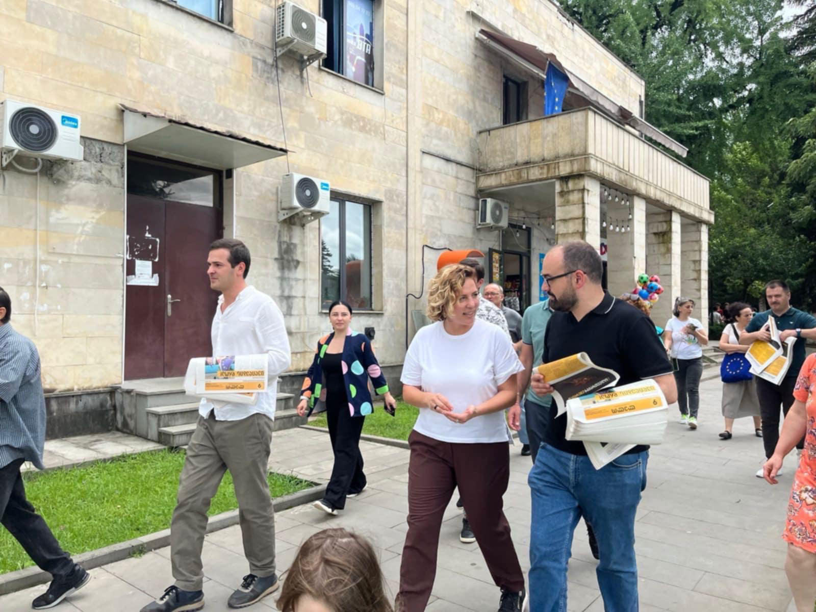 "ძლიერი საქართველოს” ლიდერებმა წალენჯიხისა და ჩხოროწყუს მოსახლეობას გაერთიანების მიზნებსა და გეგმებზე ინფორმაცია მიაწოდეს