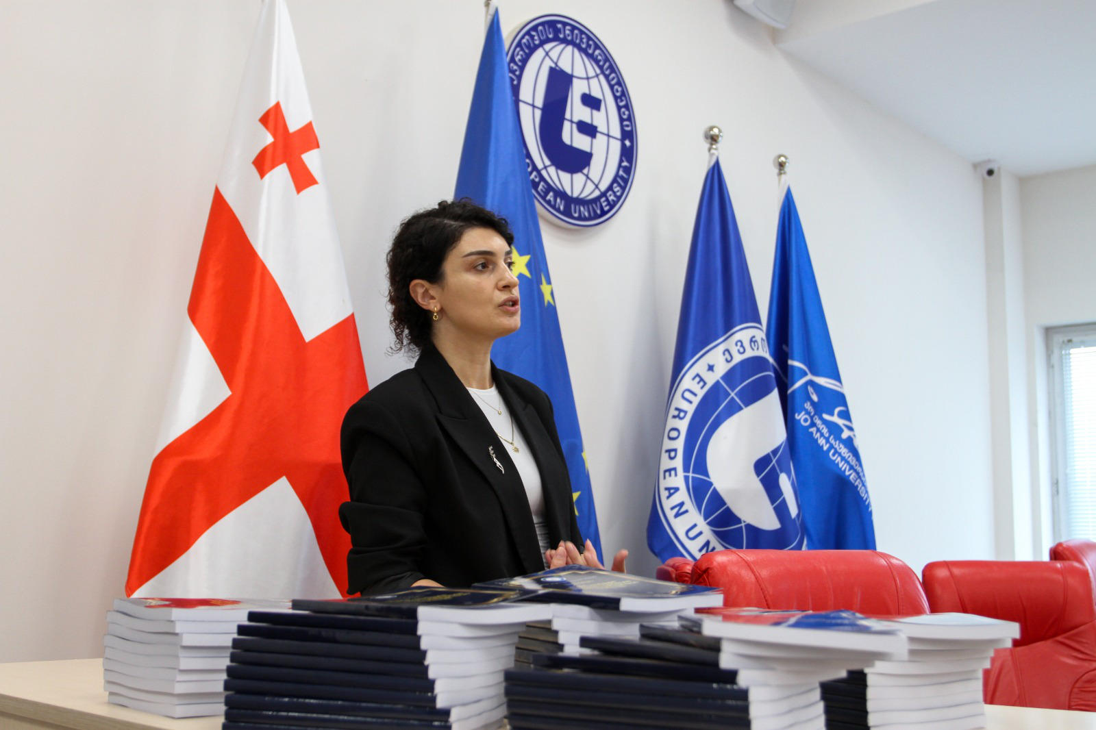 ევროპის უნივერსიტეტის მხარდაჭერით ასოცირებული პროფესორის სალომე წურწუმიას წიგნი გამოიცა