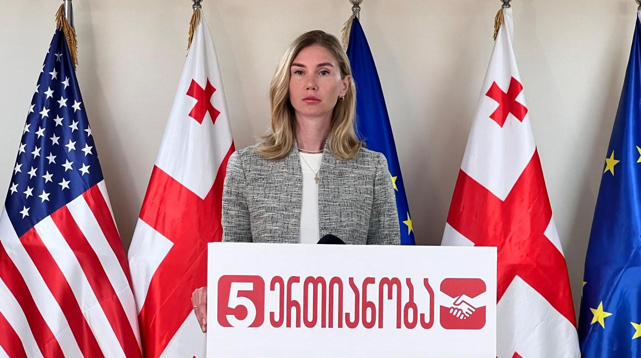 თინა ბოკუჩავა - როცა საქართველოს ყველაზე მნიშვნელოვანი სტრატეგიული პარტნიორი სანქციებს განიხილავს ივანიშვილის წინააღმდეგ, ივანიშვილი ემისრებს აგზავნის ჩინეთსა და ირანში და, ჩვენი ინფორმაციით, დახურული არხებით, ასევე რუსეთში